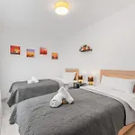 Krelax Baroque Living - 4 Bedrooms - 8 Guests - Balcony - Parking - Smart Tv - Near Train Station And Highway * Ludwigsburg