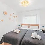 Apartamento Krelax Baroque Living - 4 Bedrooms - 8 Guests - Balcony - Parking - Smart Tv - Near Train Station And Highway