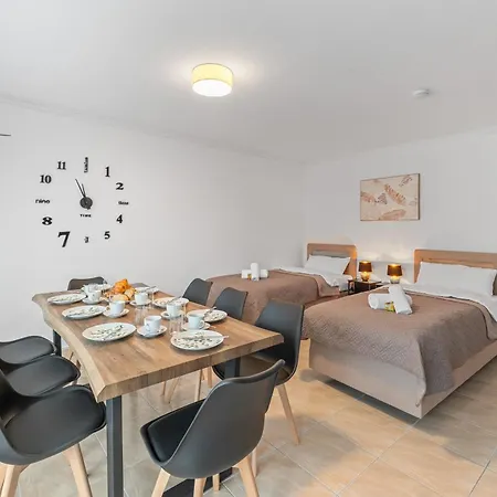 Apartamento Krelax Baroque Living - 4 Bedrooms - 8 Guests - Balcony - Parking - Smart Tv - Near Train Station And Highway