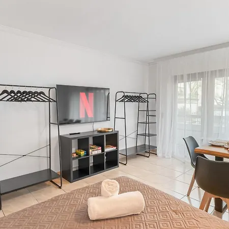 Krelax Baroque Living - 4 Bedrooms - 8 Guests - Balcony - Parking - Smart Tv - Near Train Station And Highway * Ludwigsburg