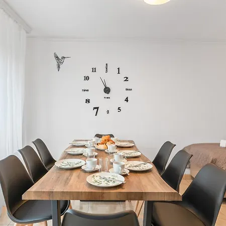 Krelax Baroque Living - 4 Bedrooms - 8 Guests - Balcony - Parking - Smart Tv - Near Train Station And Highway Ludwigsburg