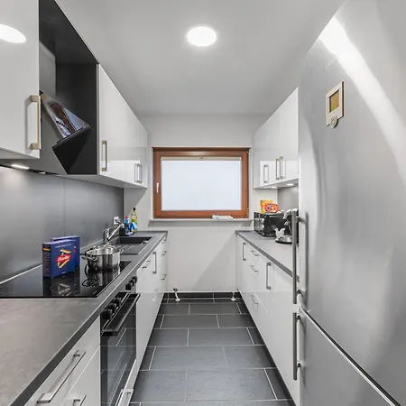 Krelax Baroque Living - 4 Bedrooms - 8 Guests - Balcony - Parking - Smart Tv - Near Train Station And Highway *