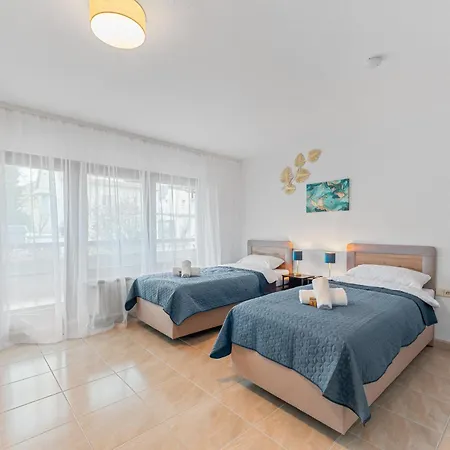 Apartment Krelax Baroque Living - 4 Bedrooms - 8 Guests - Balcony - Parking - Smart Tv - Near Train Station And Highway Ludwigsburg