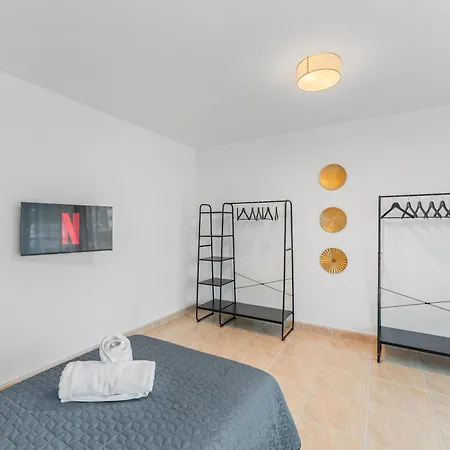 Apartment Krelax Baroque Living - 4 Bedrooms - 8 Guests - Balcony - Parking - Smart Tv - Near Train Station And Highway *