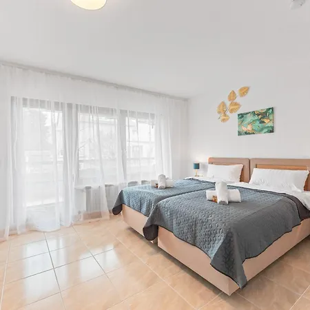 公寓 Krelax Baroque Living - 4 Bedrooms - 8 Guests - Balcony - Parking - Smart Tv - Near Train Station And Highway *