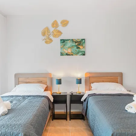 Krelax Baroque Living - 4 Bedrooms - 8 Guests - Balcony - Parking - Smart Tv - Near Train Station And Highway Appartement *