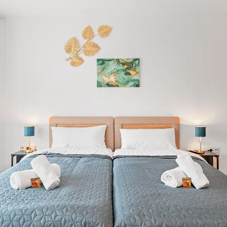 Appartement Krelax Baroque Living - 4 Bedrooms - 8 Guests - Balcony - Parking - Smart Tv - Near Train Station And Highway