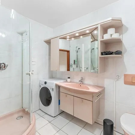 Krelax Baroque Living - 4 Bedrooms - 8 Guests - Balcony - Parking - Smart Tv - Near Train Station And Highway * Ludwigsbourg