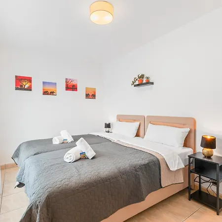 Krelax Baroque Living - 4 Bedrooms - 8 Guests - Balcony - Parking - Smart Tv - Near Train Station And Highway Appartement