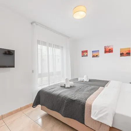 Krelax Baroque Living - 4 Bedrooms - 8 Guests - Balcony - Parking - Smart Tv - Near Train Station And Highway *