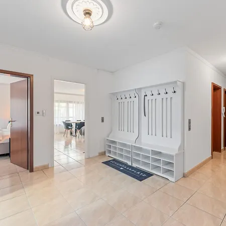 Krelax Baroque Living - 4 Bedrooms - 8 Guests - Balcony - Parking - Smart Tv - Near Train Station And Highway Apartment *