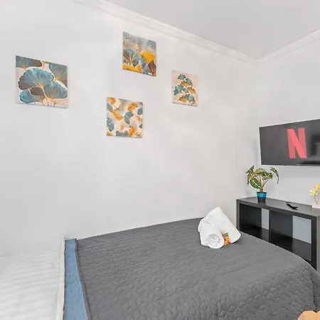 Appartement Krelax Baroque Living - 4 Bedrooms - 8 Guests - Balcony - Parking - Smart Tv - Near Train Station And Highway