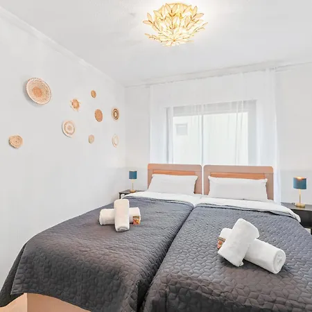 Appartement Krelax Baroque Living - 4 Bedrooms - 8 Guests - Balcony - Parking - Smart Tv - Near Train Station And Highway