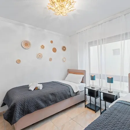 Appartement Krelax Baroque Living - 4 Bedrooms - 8 Guests - Balcony - Parking - Smart Tv - Near Train Station And Highway *
