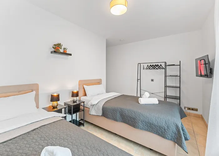 Krelax - - Modern For 8 People *